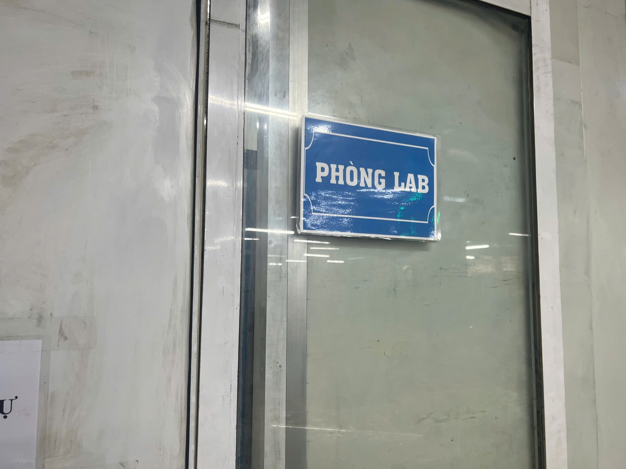 Labs room.jpg